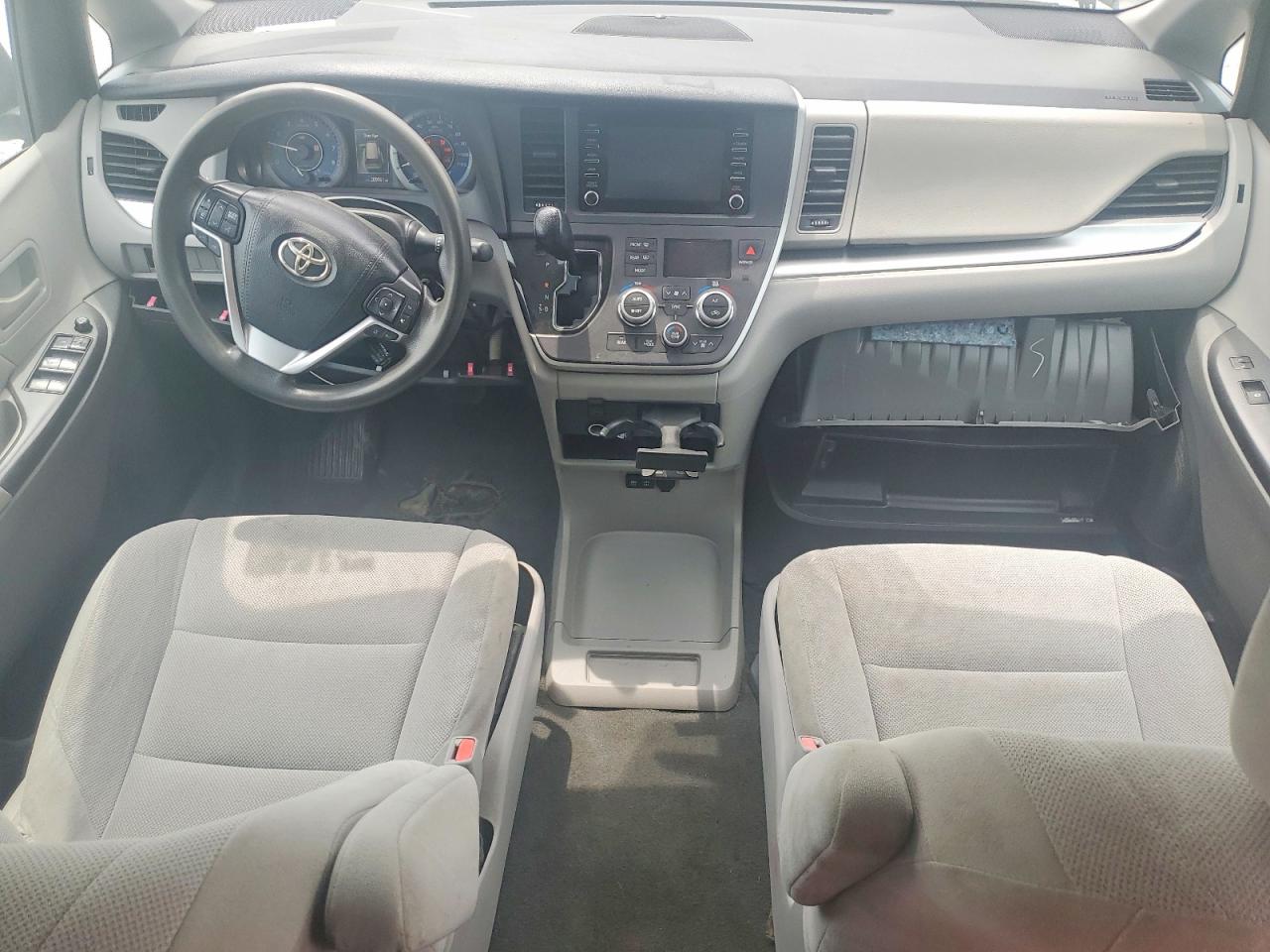 Toyota Sienna L