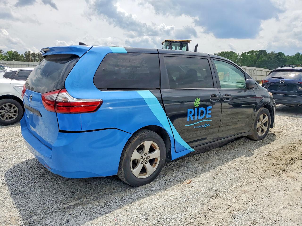 Toyota Sienna L