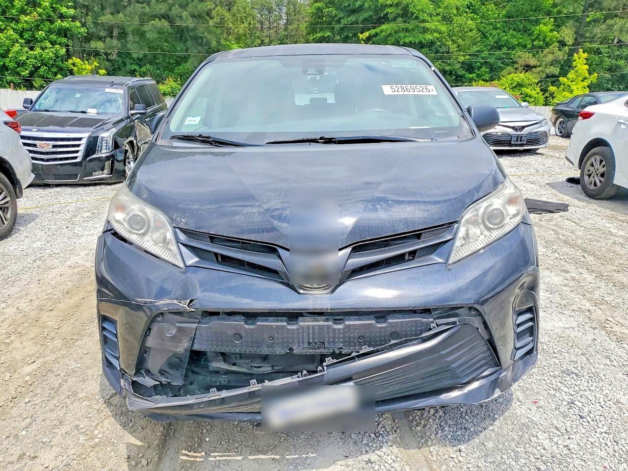 Toyota Sienna L