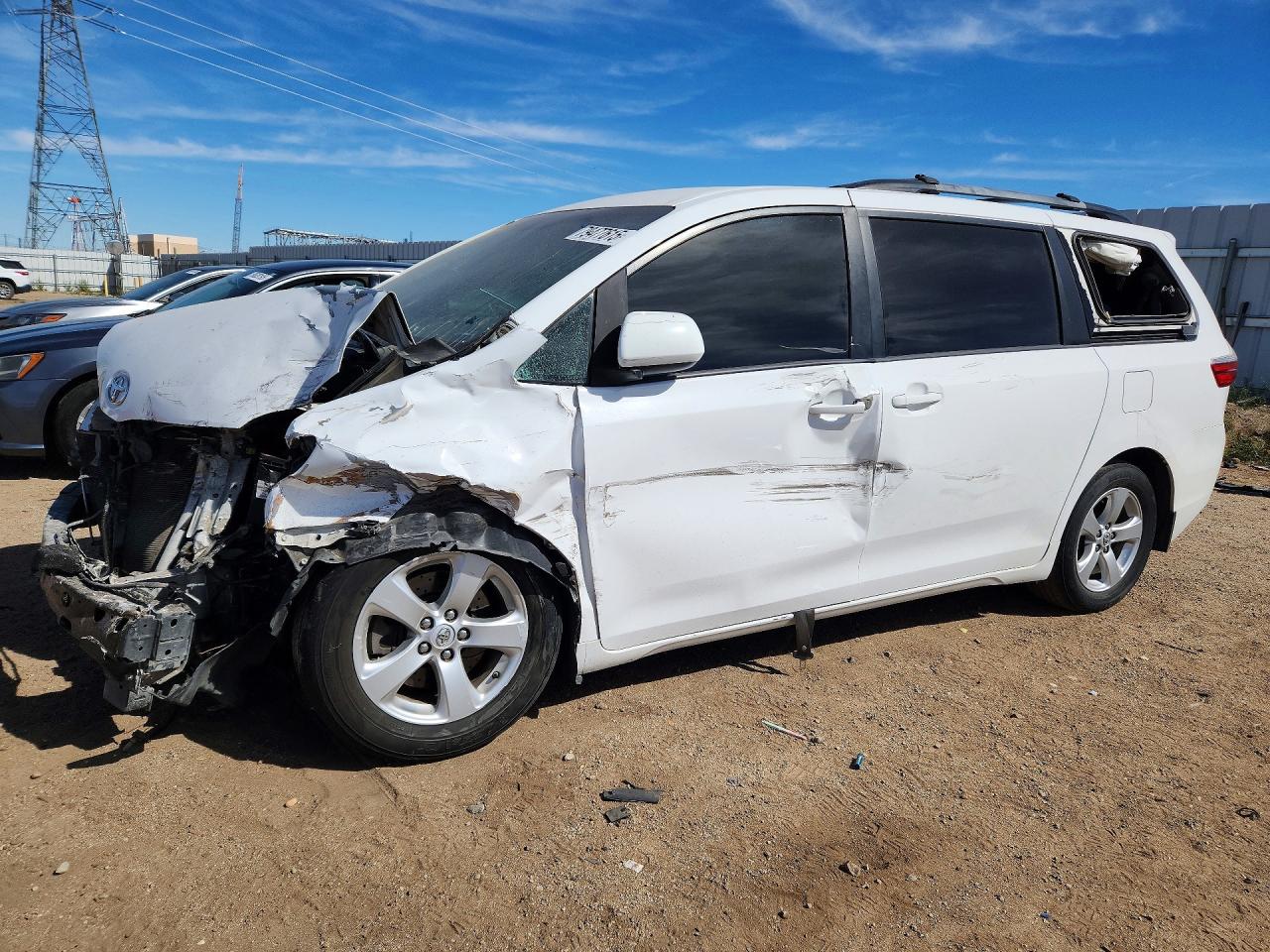 Salvage Toyota Sienna Image