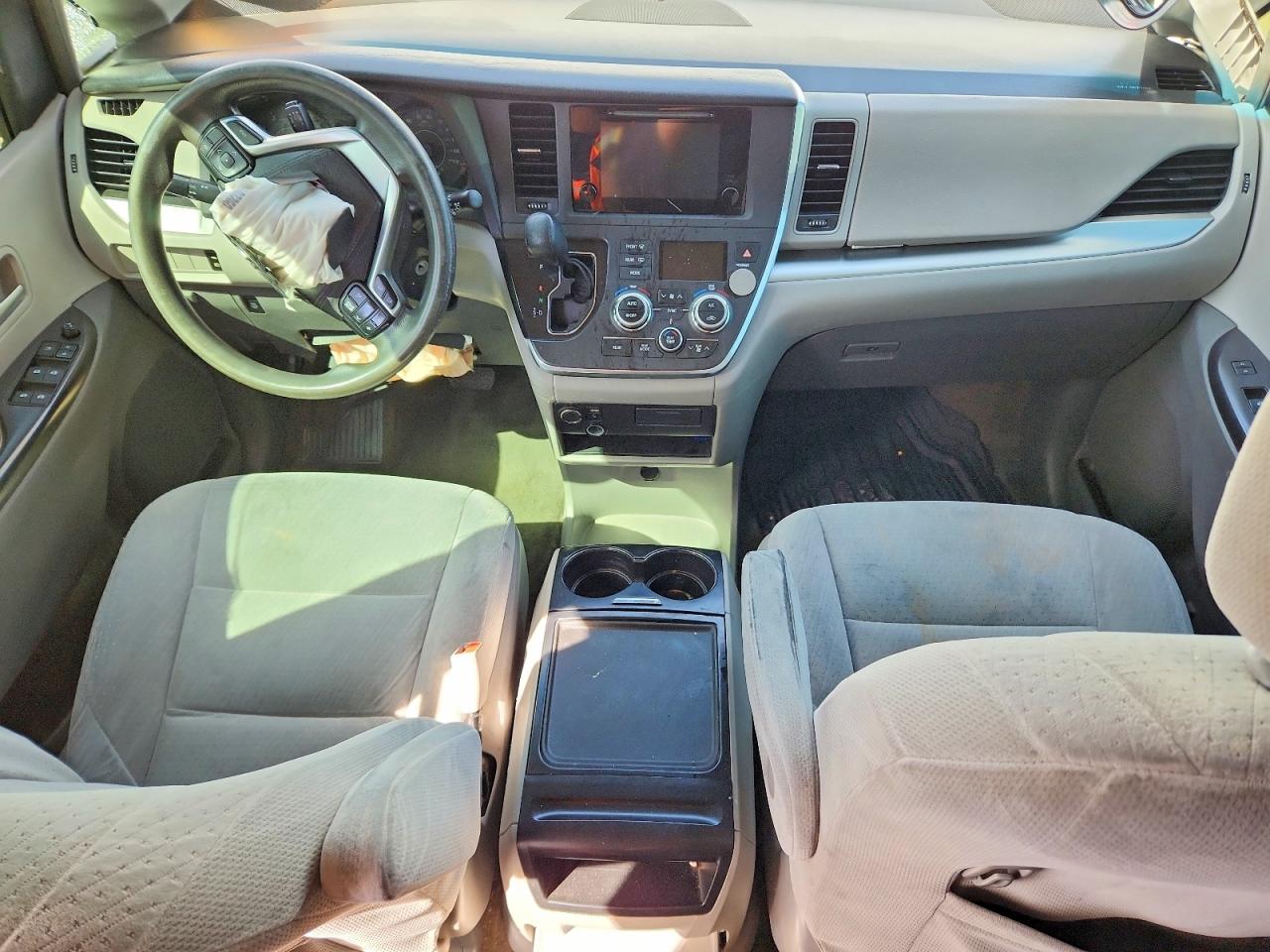 Toyota Sienna Le