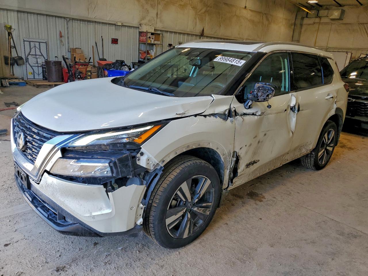 Salvage Nissan Rogue Image
