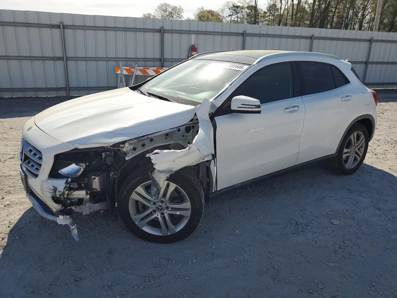 Salvage Mercedes-Benz GLA Image