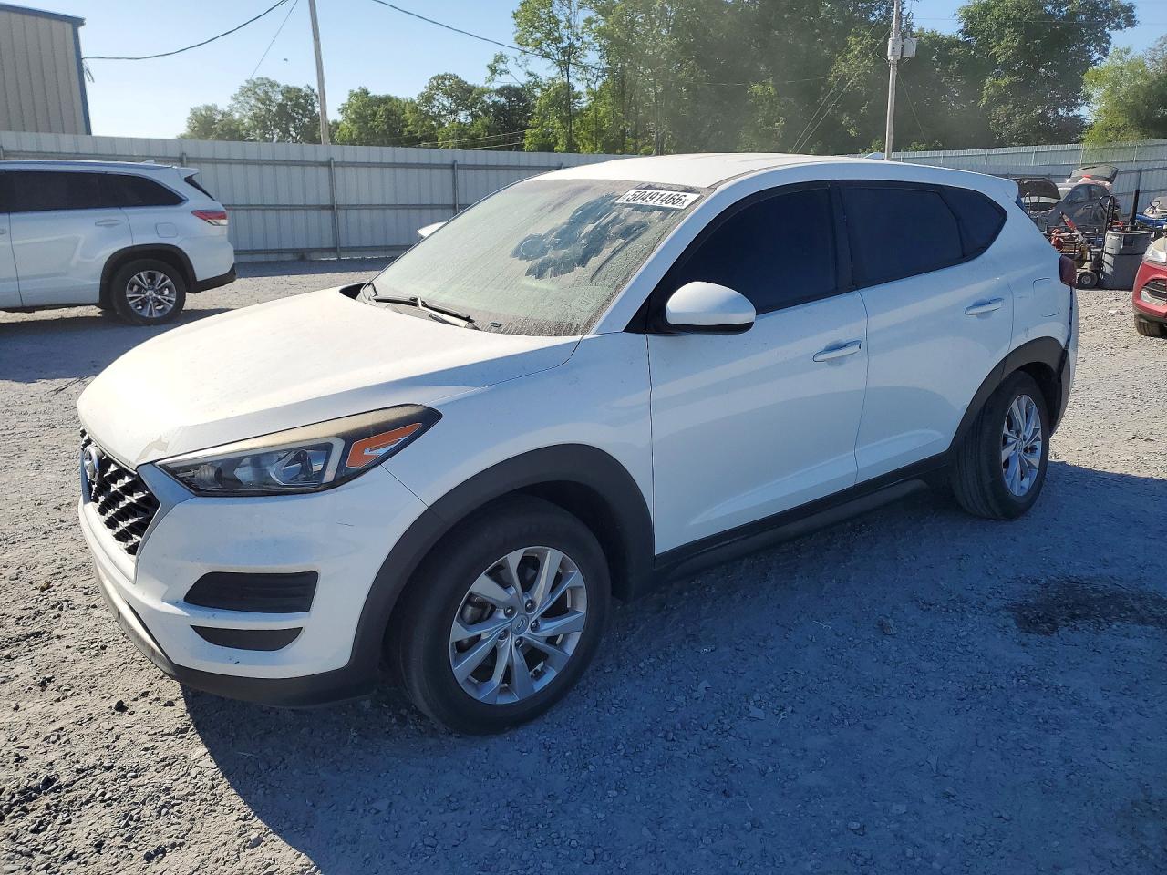 Salvage Hyundai TUCSON Image