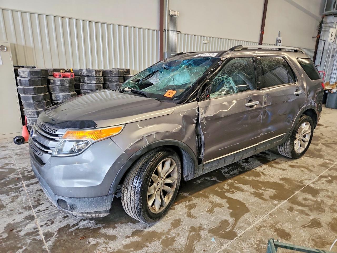 Salvage Ford Explorer Image