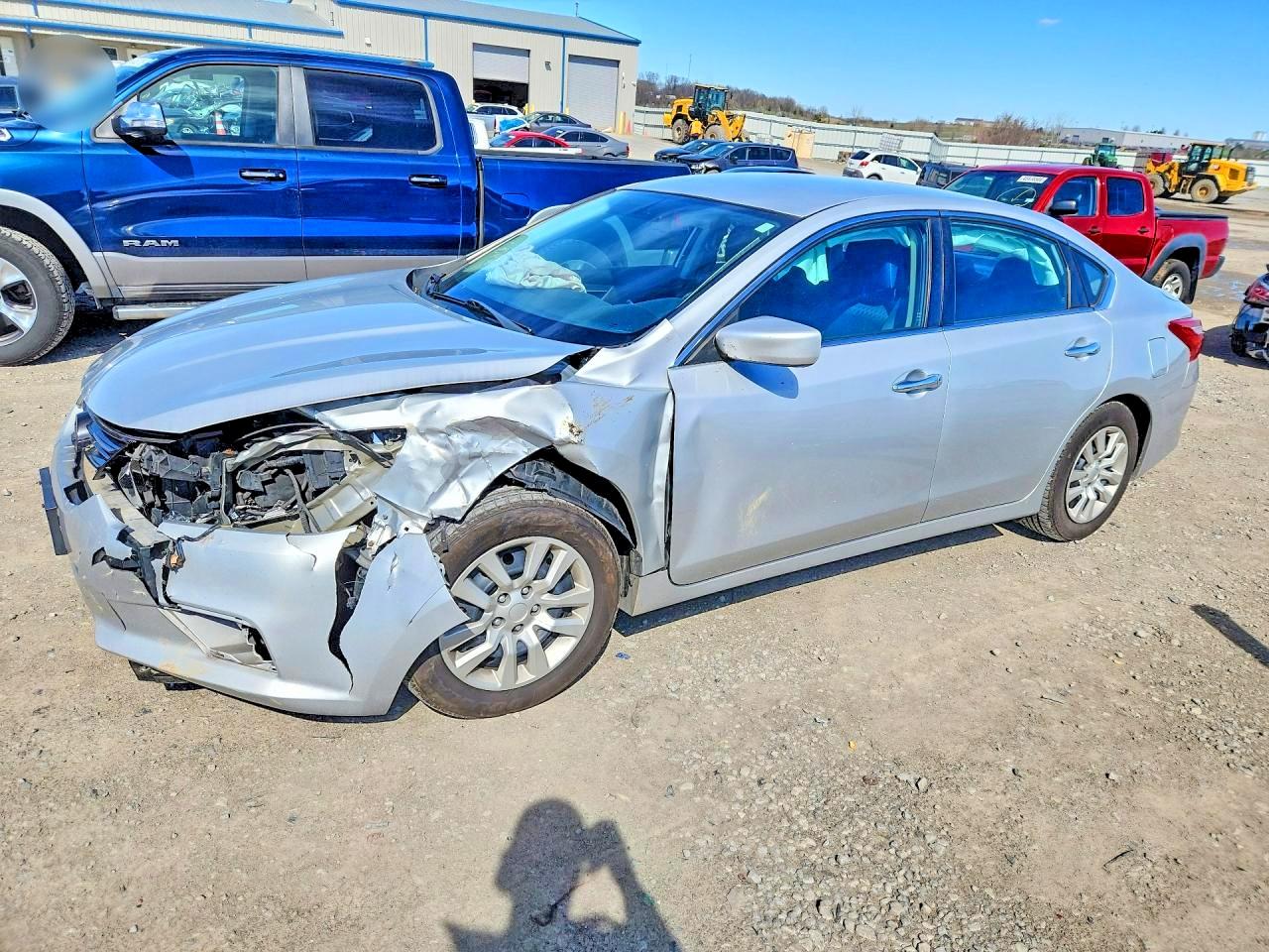 Salvage Nissan Altima Image