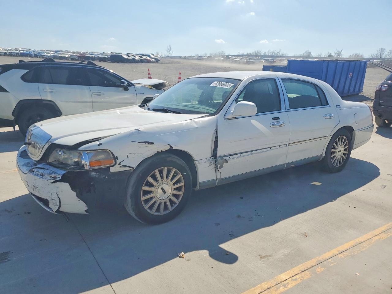 Salvage Lincoln Towncar Image