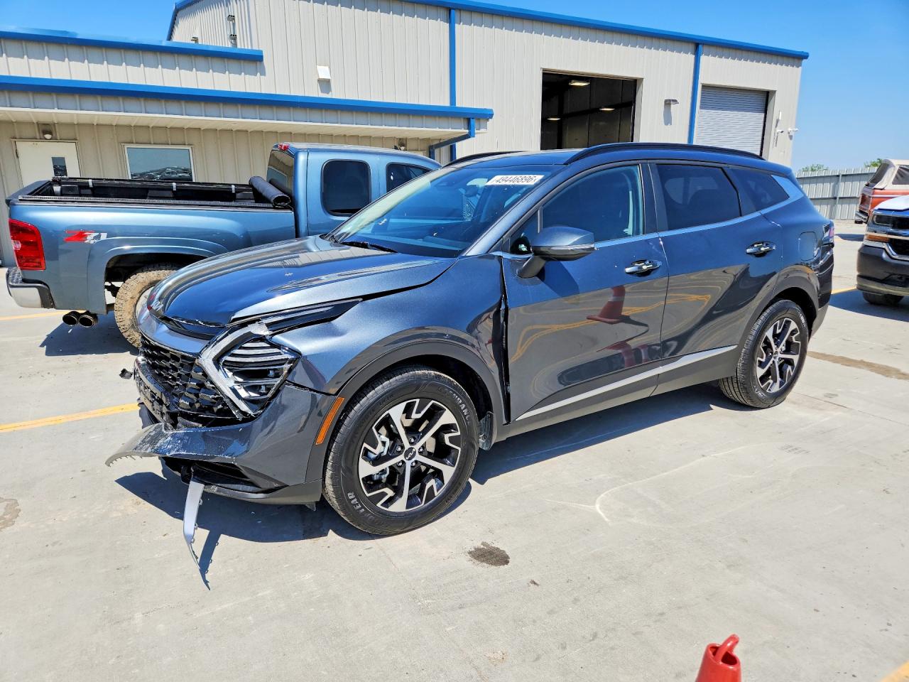 Salvage Kia Sportage Image