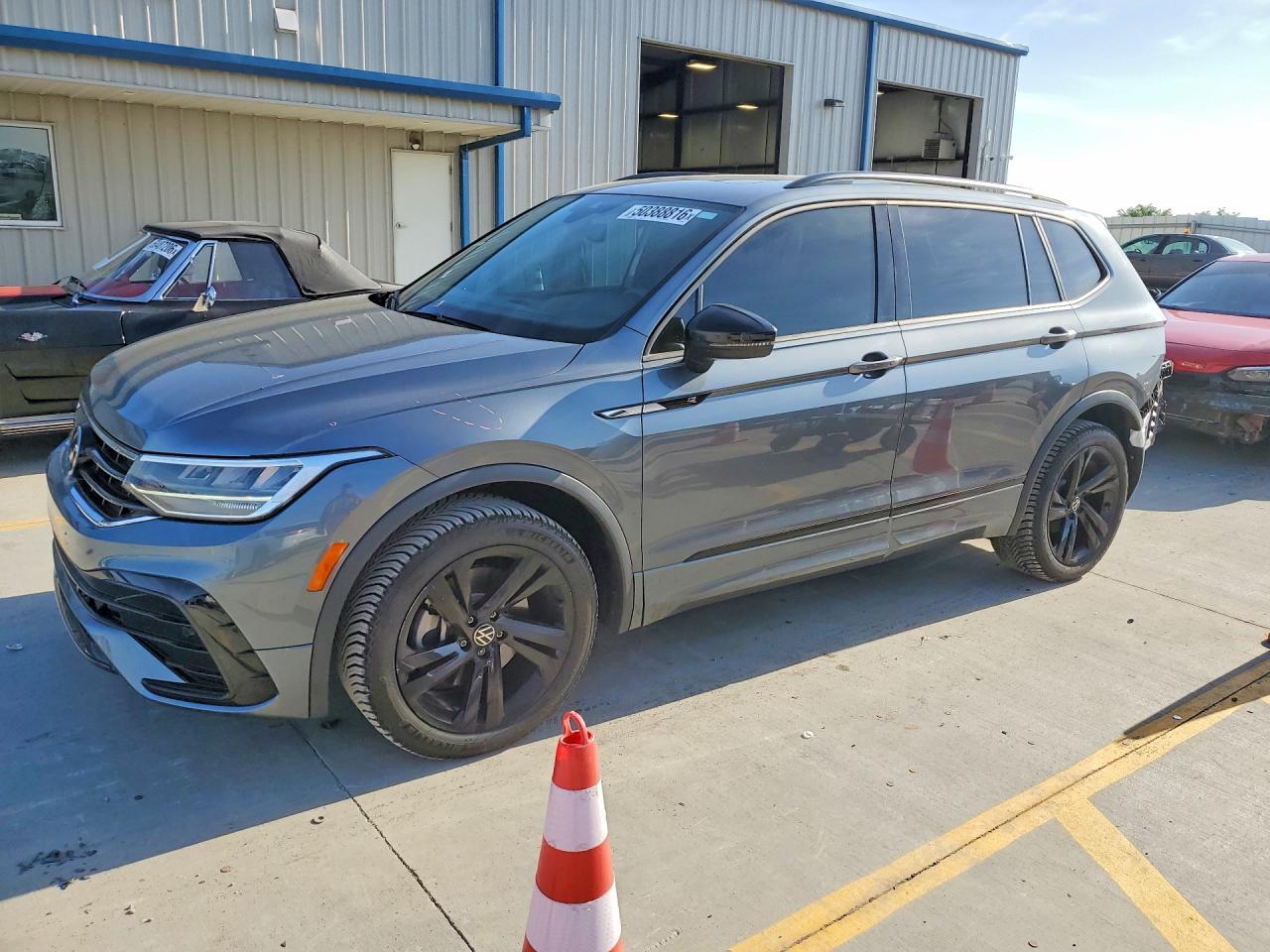 Salvage Volkswagen Tiguan Image
