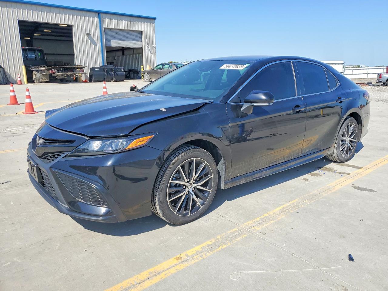 Salvage Toyota Camry Image