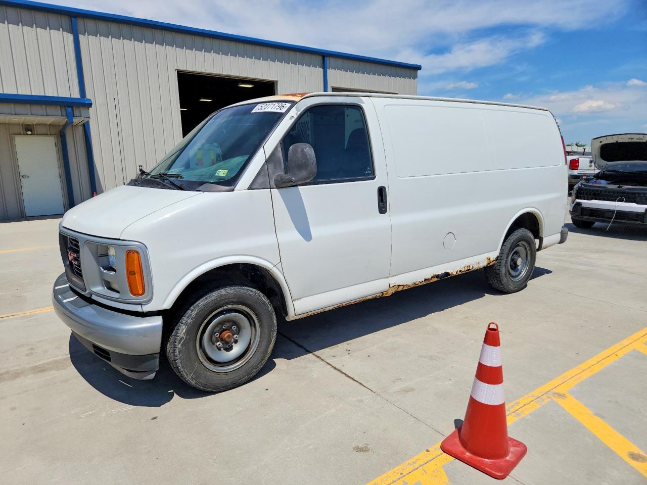 Salvage GMC Savana Image