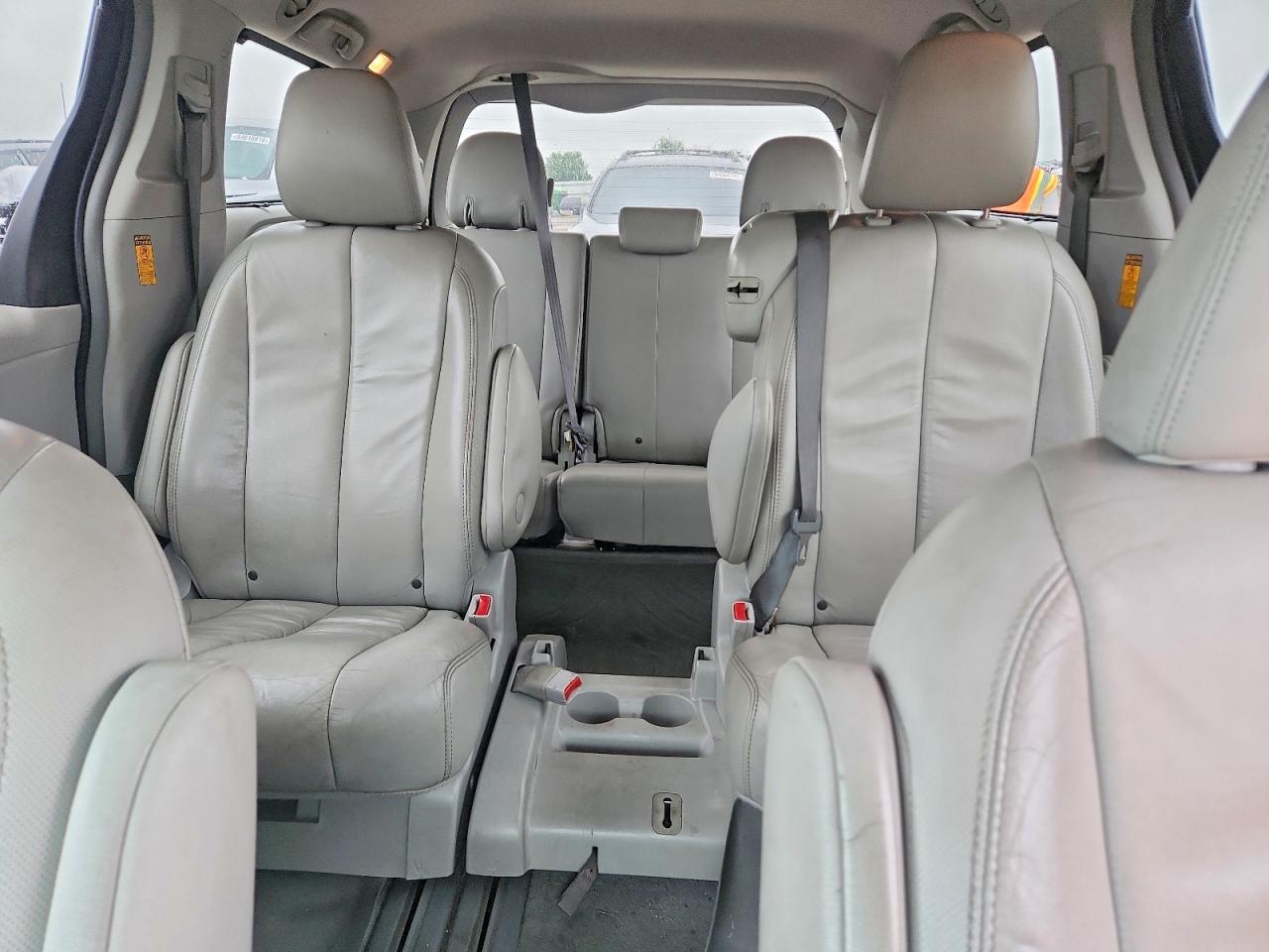 Toyota Sienna Xle 8-passenger
