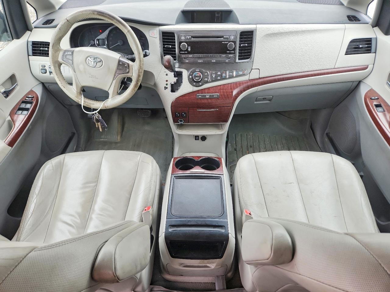Toyota Sienna Xle 8-passenger
