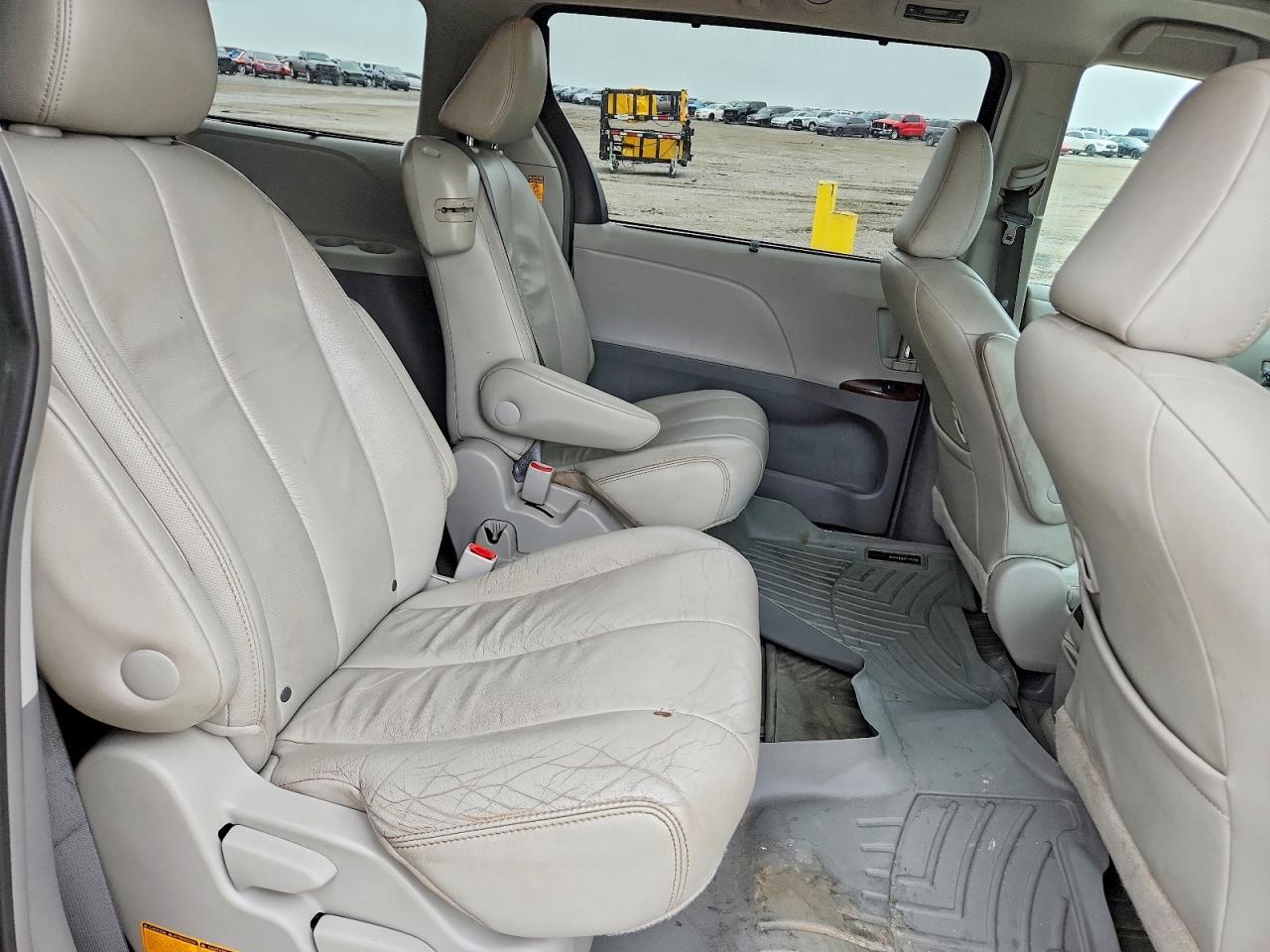 Toyota Sienna Xle 8-passenger