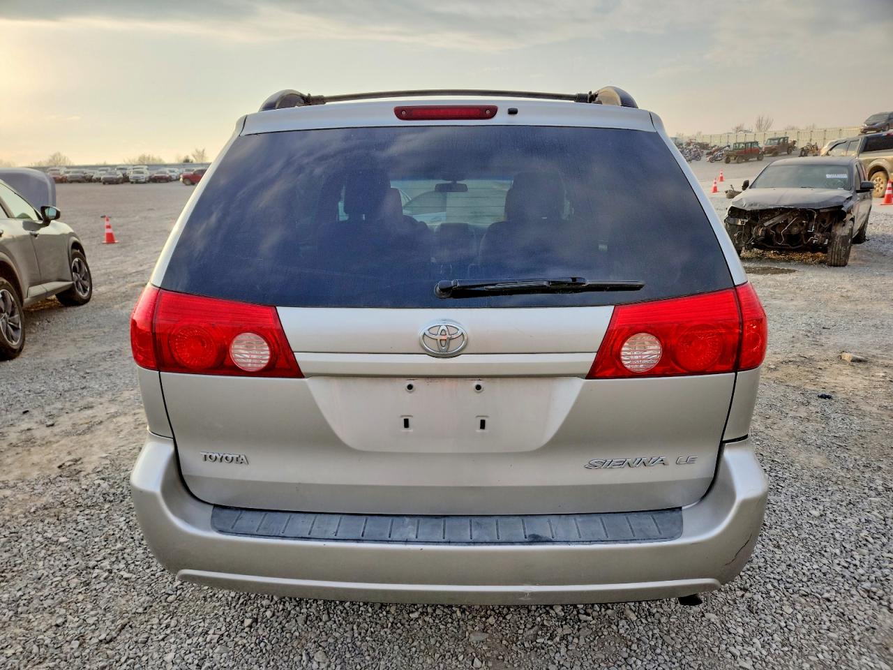 Toyota Sienna Ce