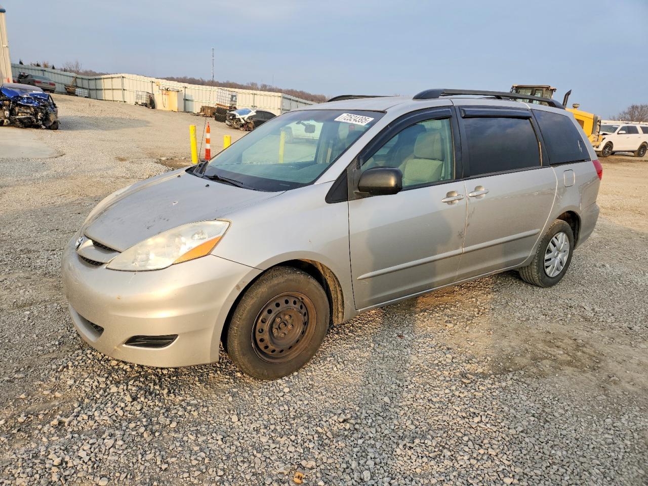 Salvage Toyota Sienna Image