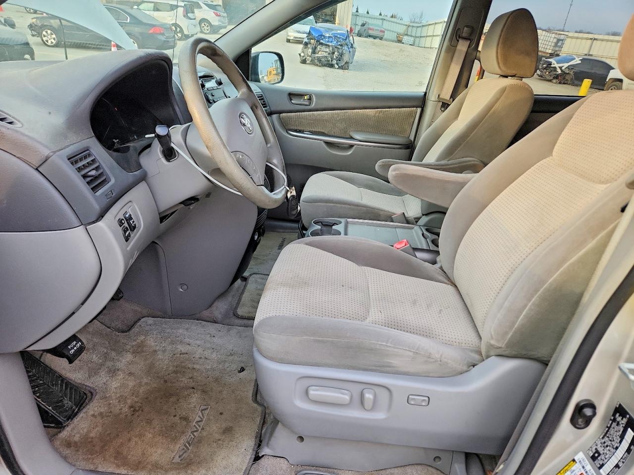 Toyota Sienna Ce