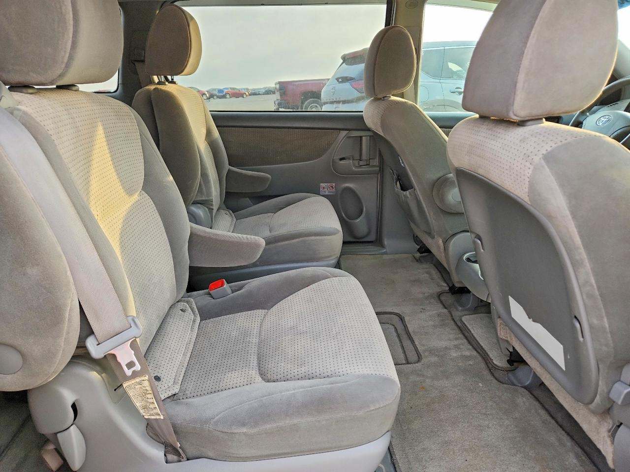 Toyota Sienna Ce