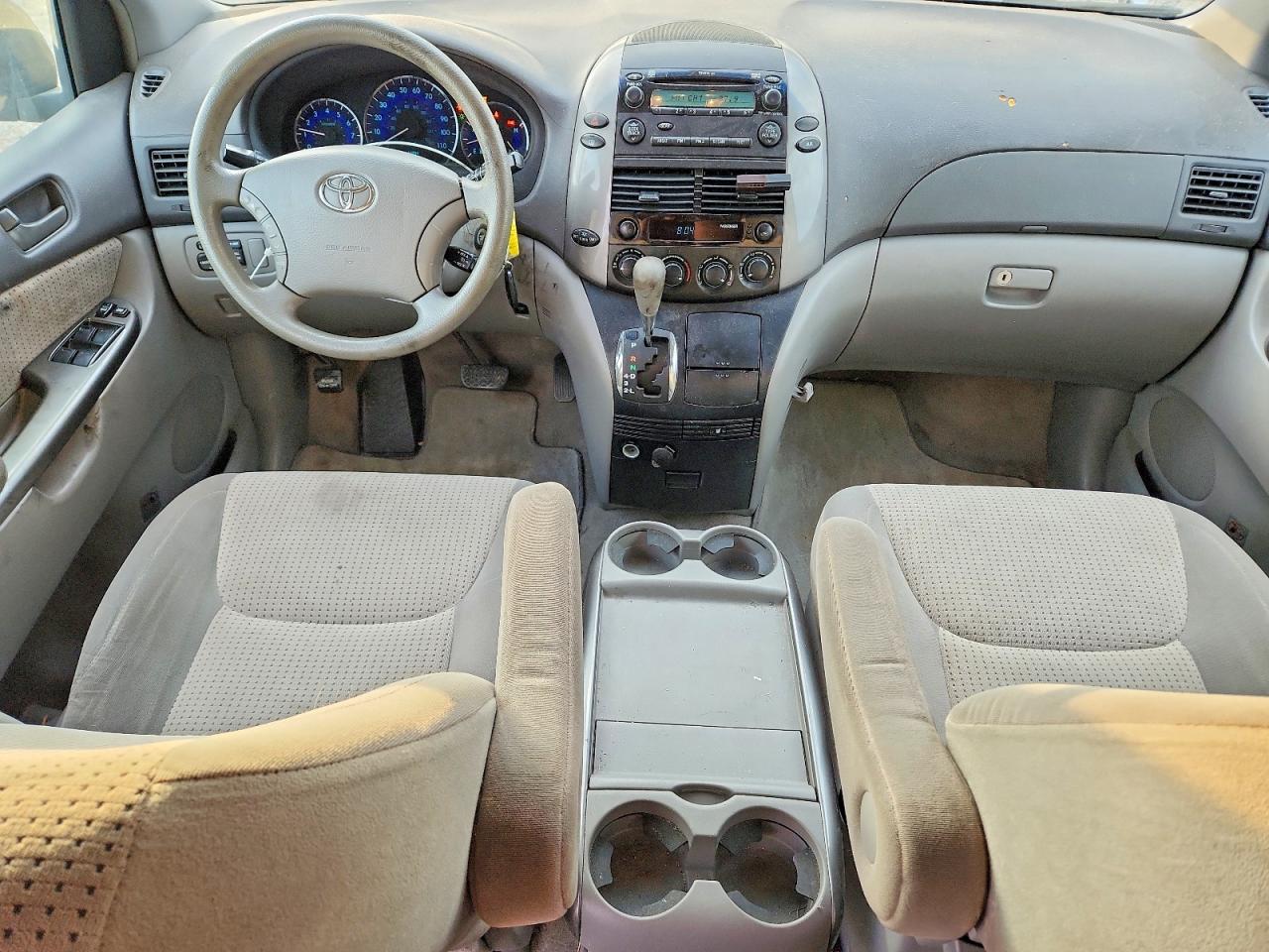 Toyota Sienna Ce