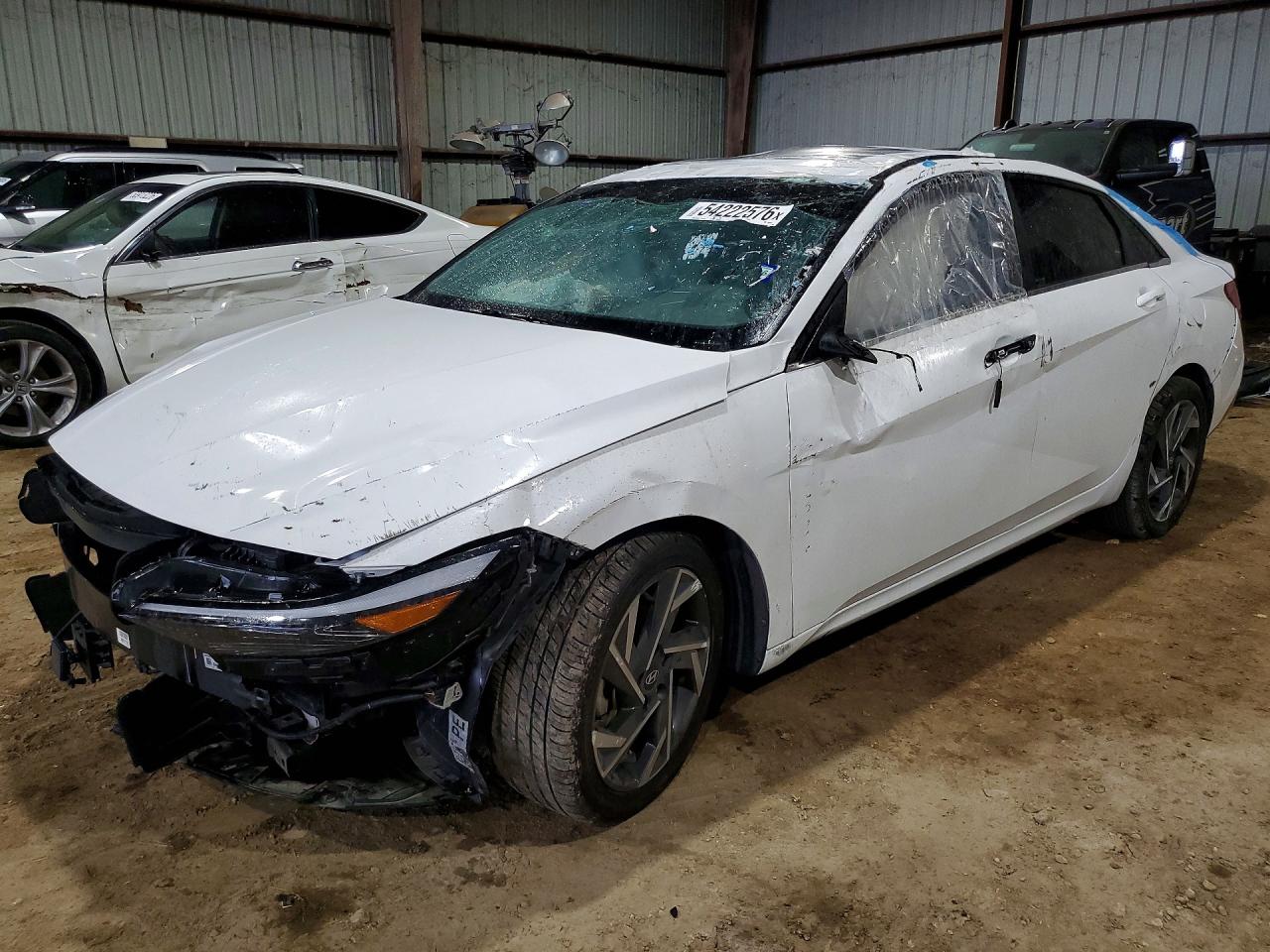 Salvage Hyundai ELANTRA Image