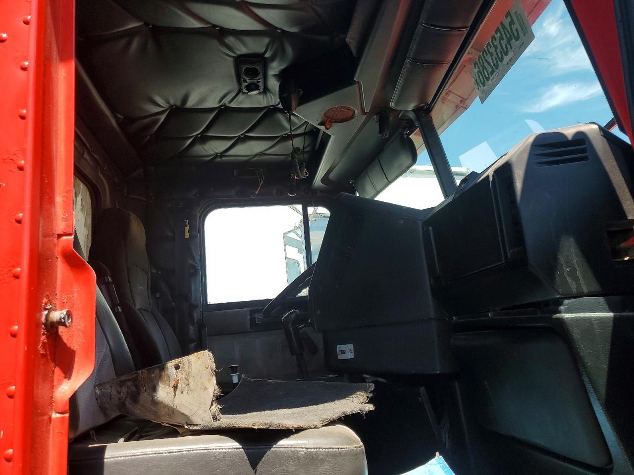 Freightliner Conventional Fld120