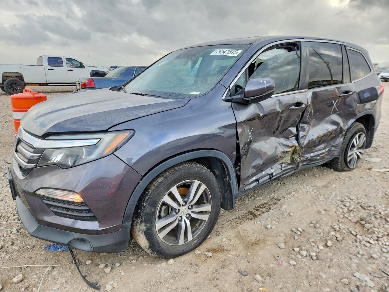 Salvage Honda Pilot Image
