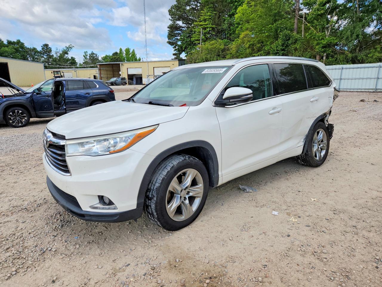 Salvage Toyota Highlander Image