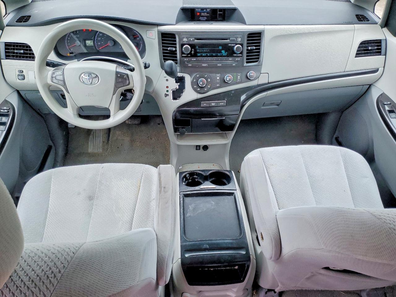 Toyota Sienna Le