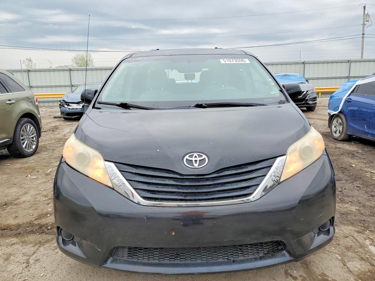 Toyota Sienna Le