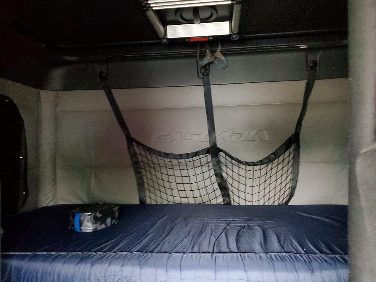 Freigliner Cascadia 126