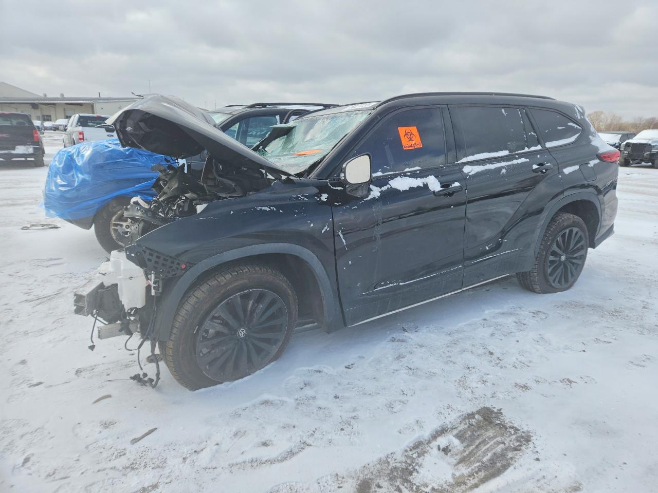 Salvage Toyota Highlander Image
