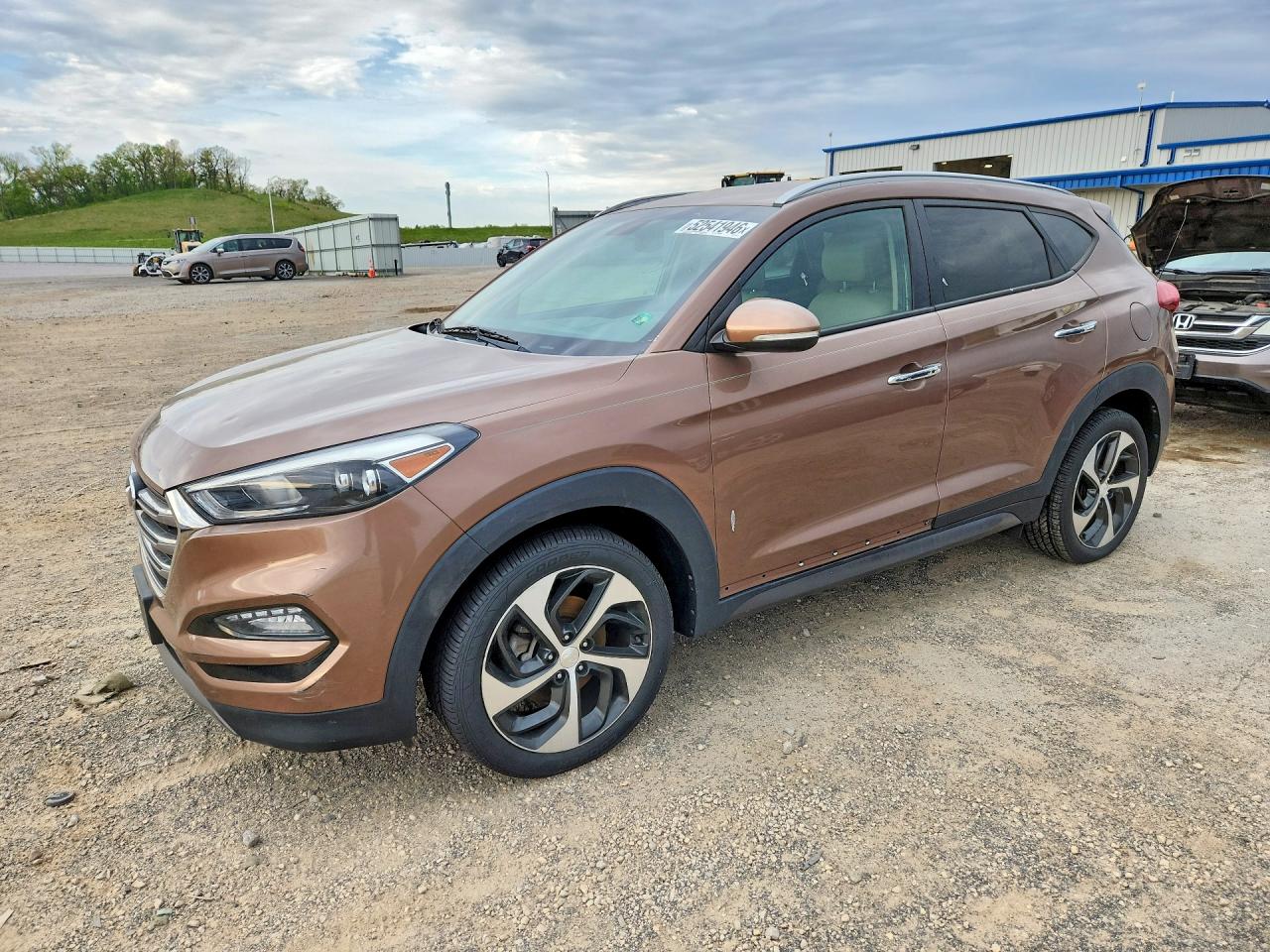 Salvage Hyundai TUCSON Image