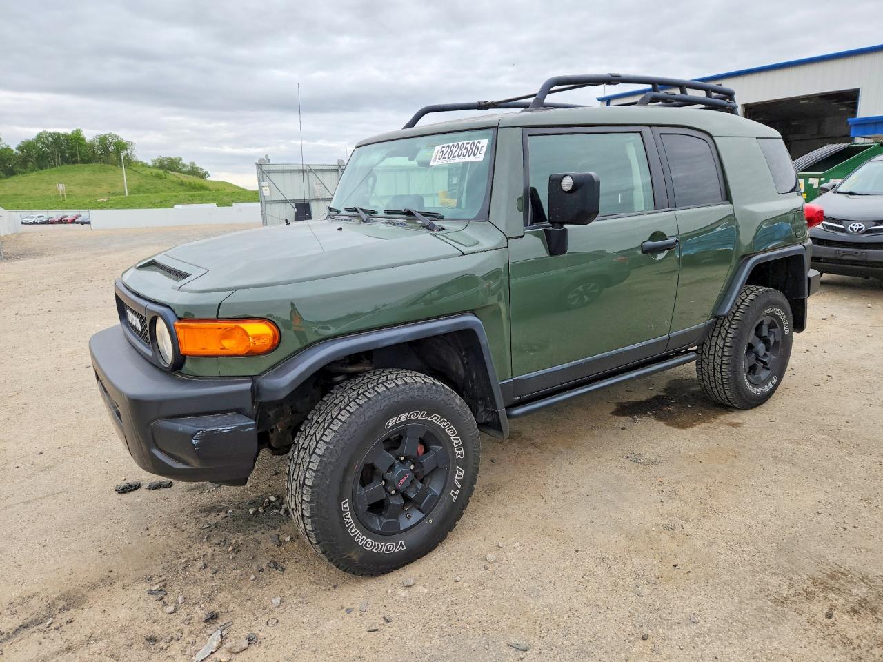 Salvage Toyota FJ Cruiser Image