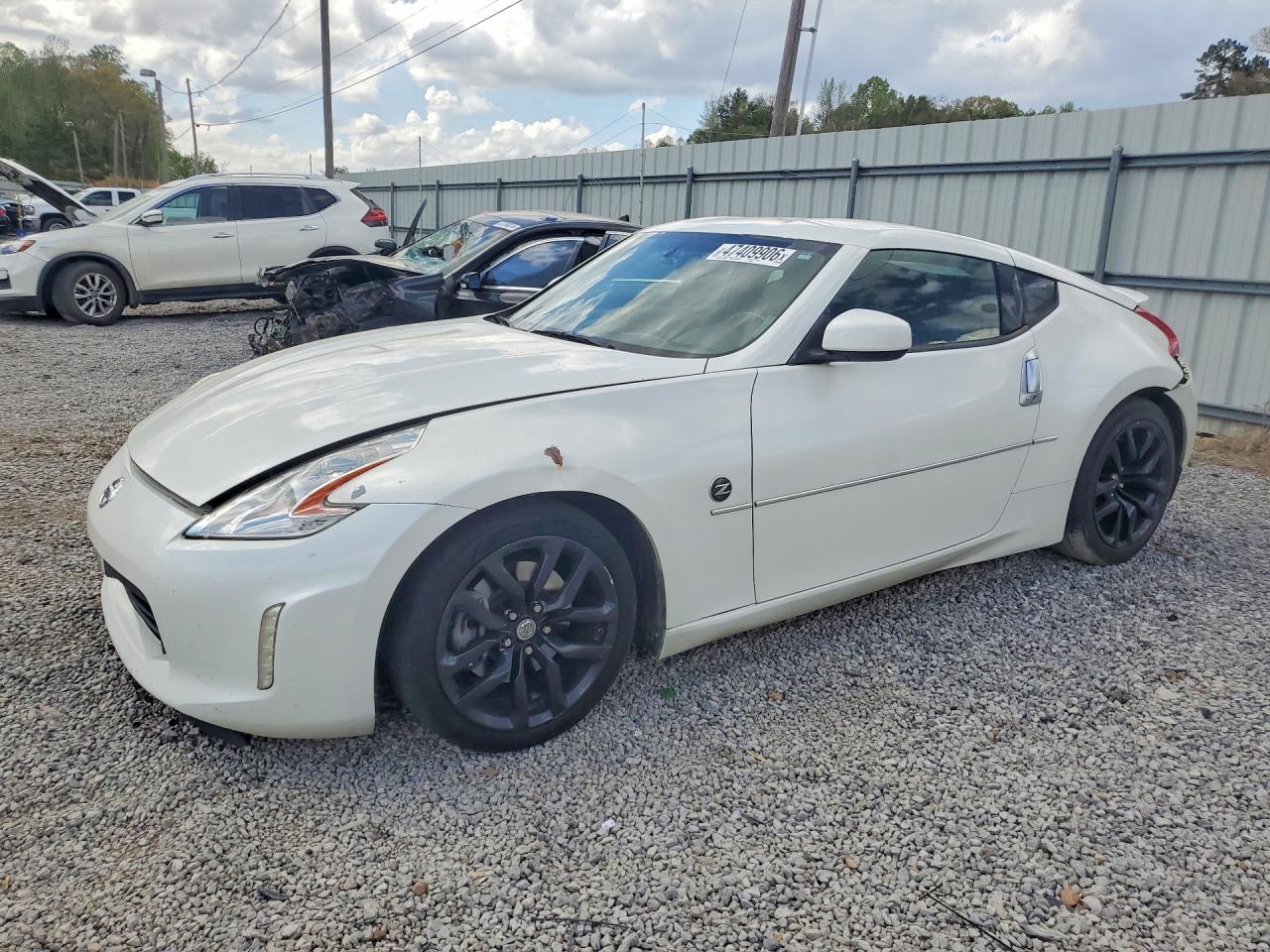 Salvage Nissan 370Z Image