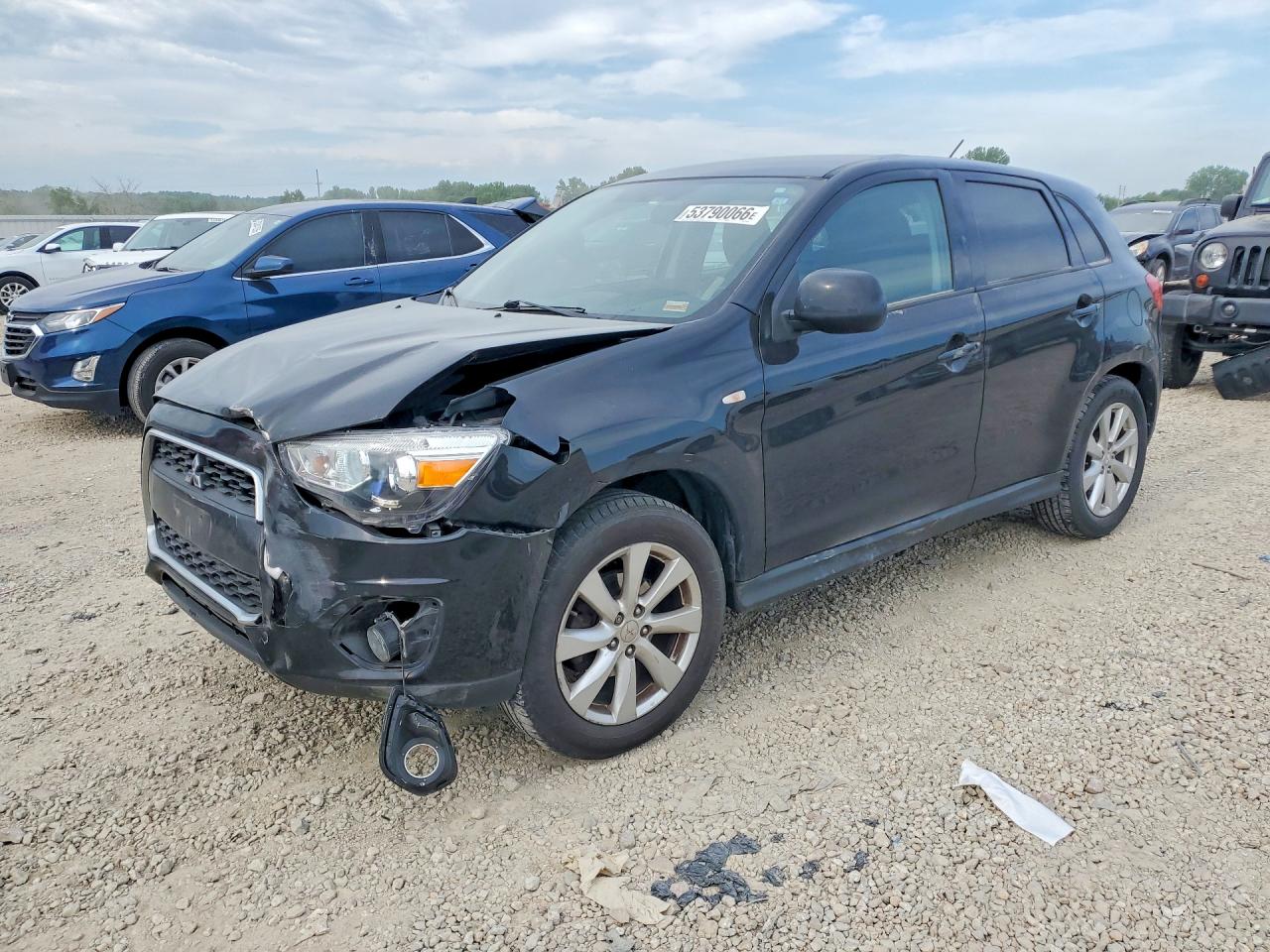 Salvage Mitsubishi Outlander Image