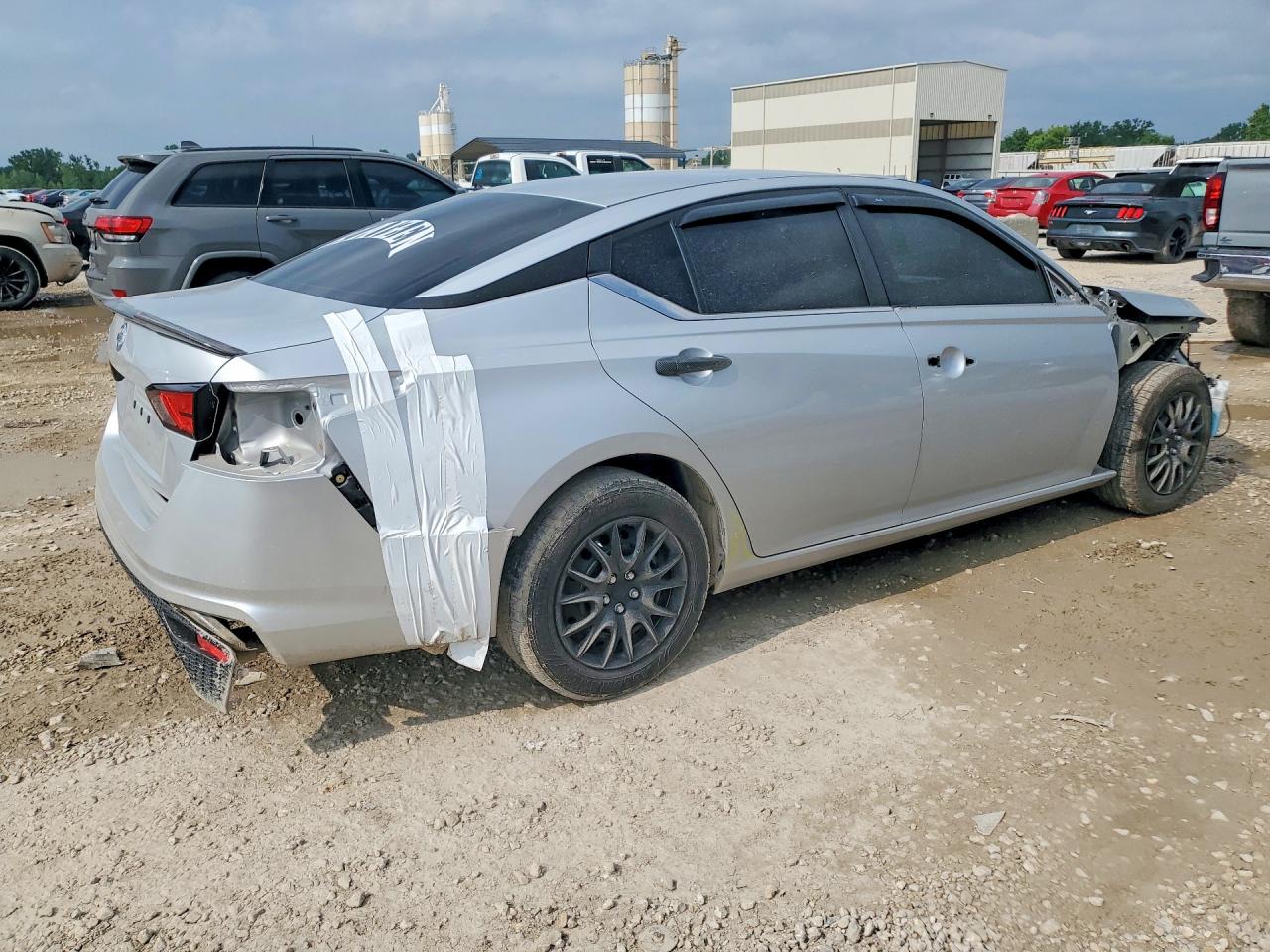 Nissan Altima S