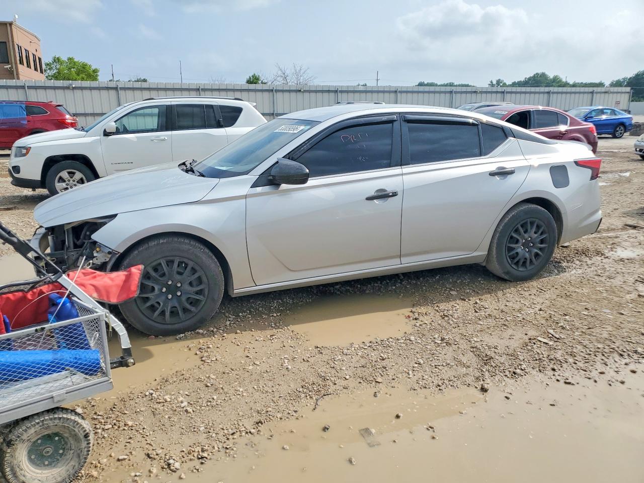 Salvage Nissan Altima Image