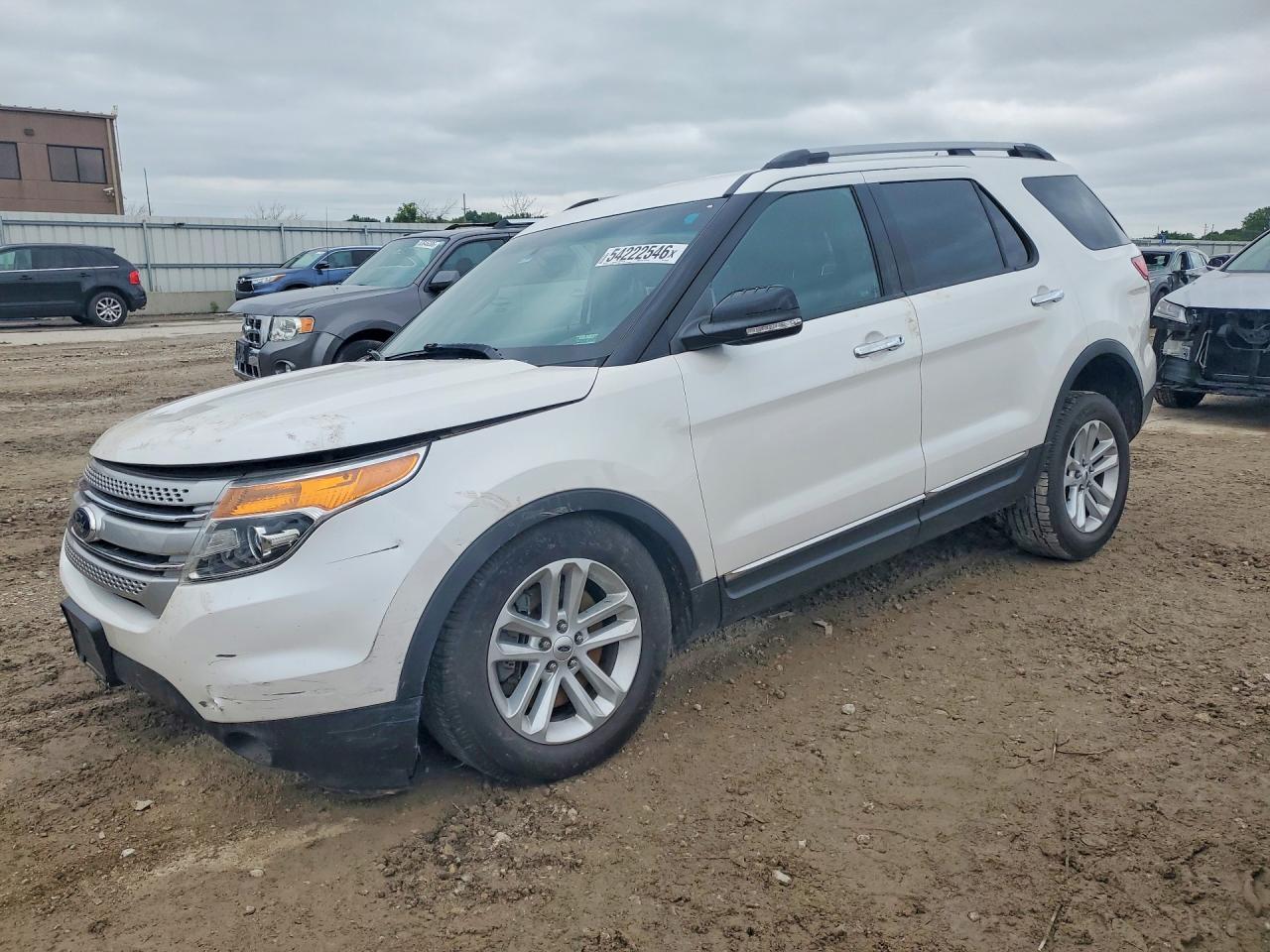 Salvage Ford Explorer Image