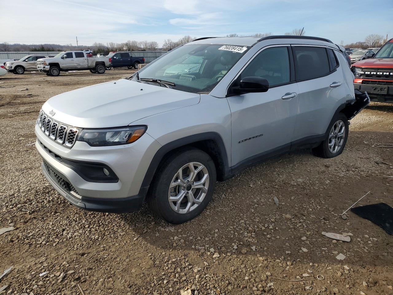 Salvage Jeep Compass Image