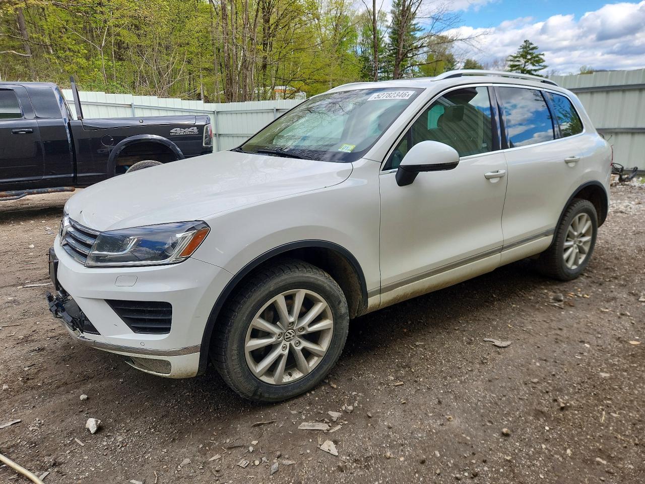 Salvage Volkswagen Touareg Image