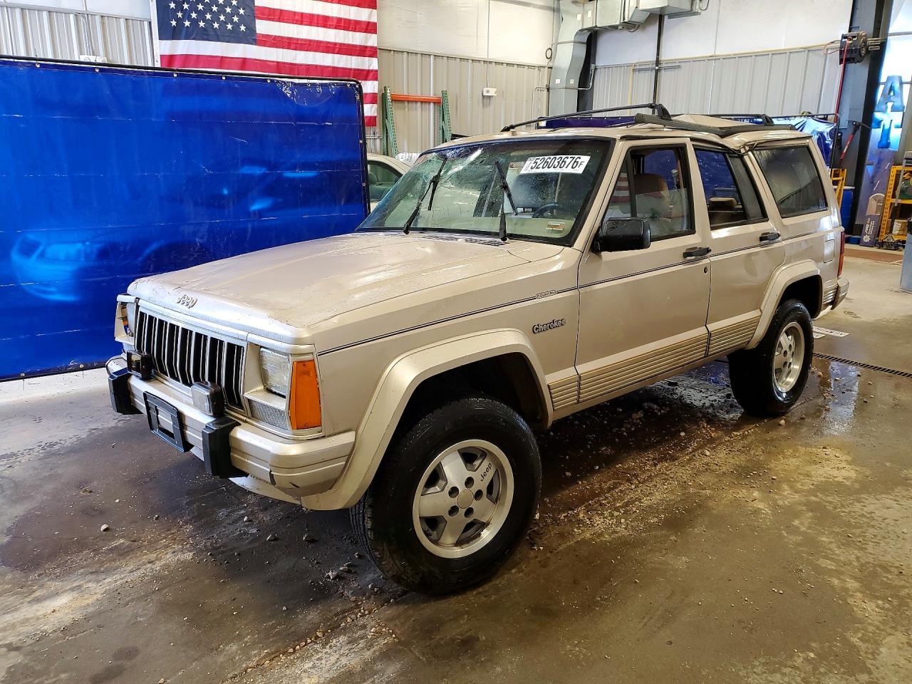 Salvage Jeep Cherokee Image