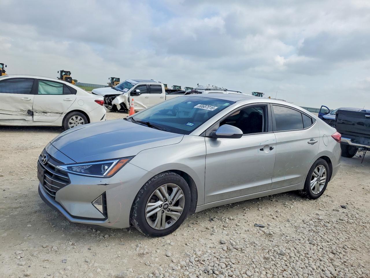 Salvage Hyundai ELANTRA Image