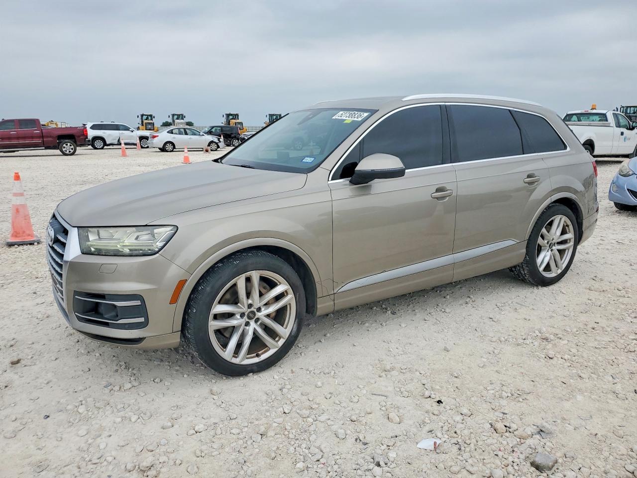 Salvage Audi Q7 Image