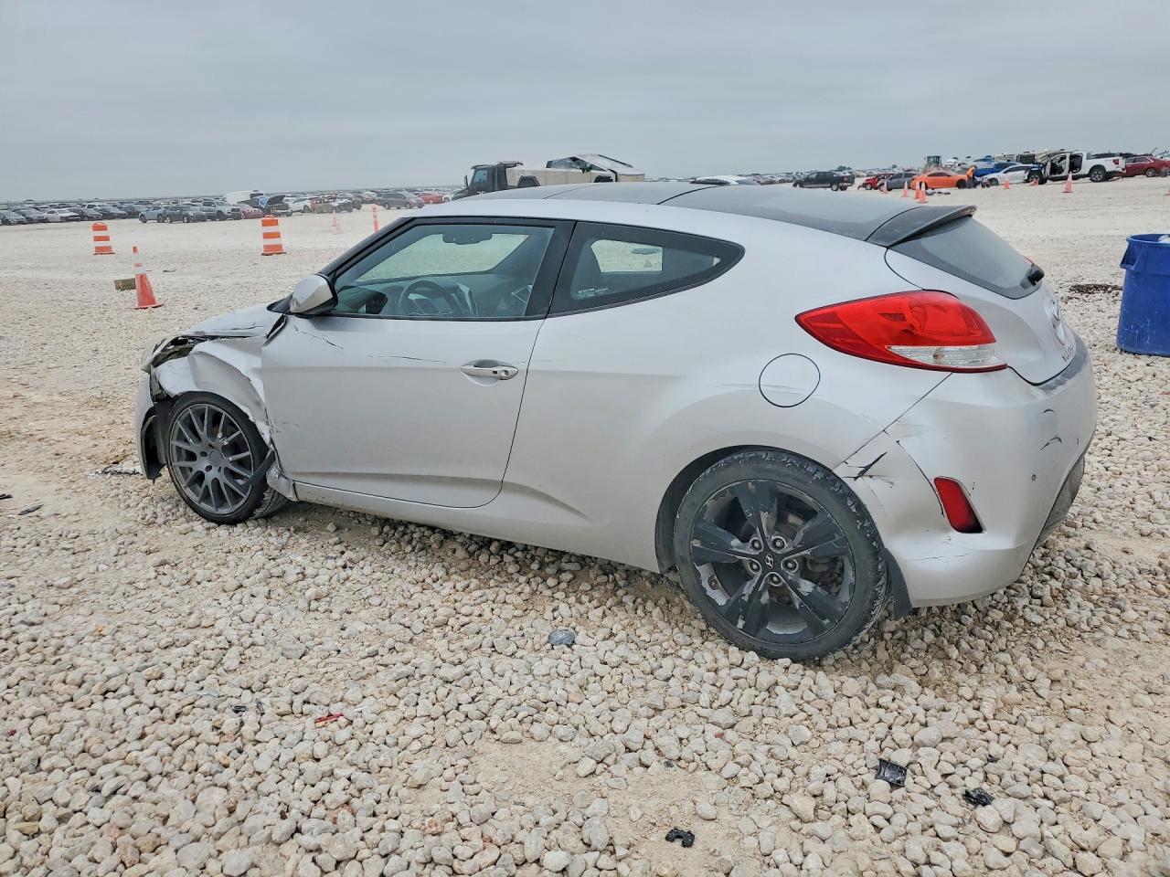 Hyundai VELOSTER Base