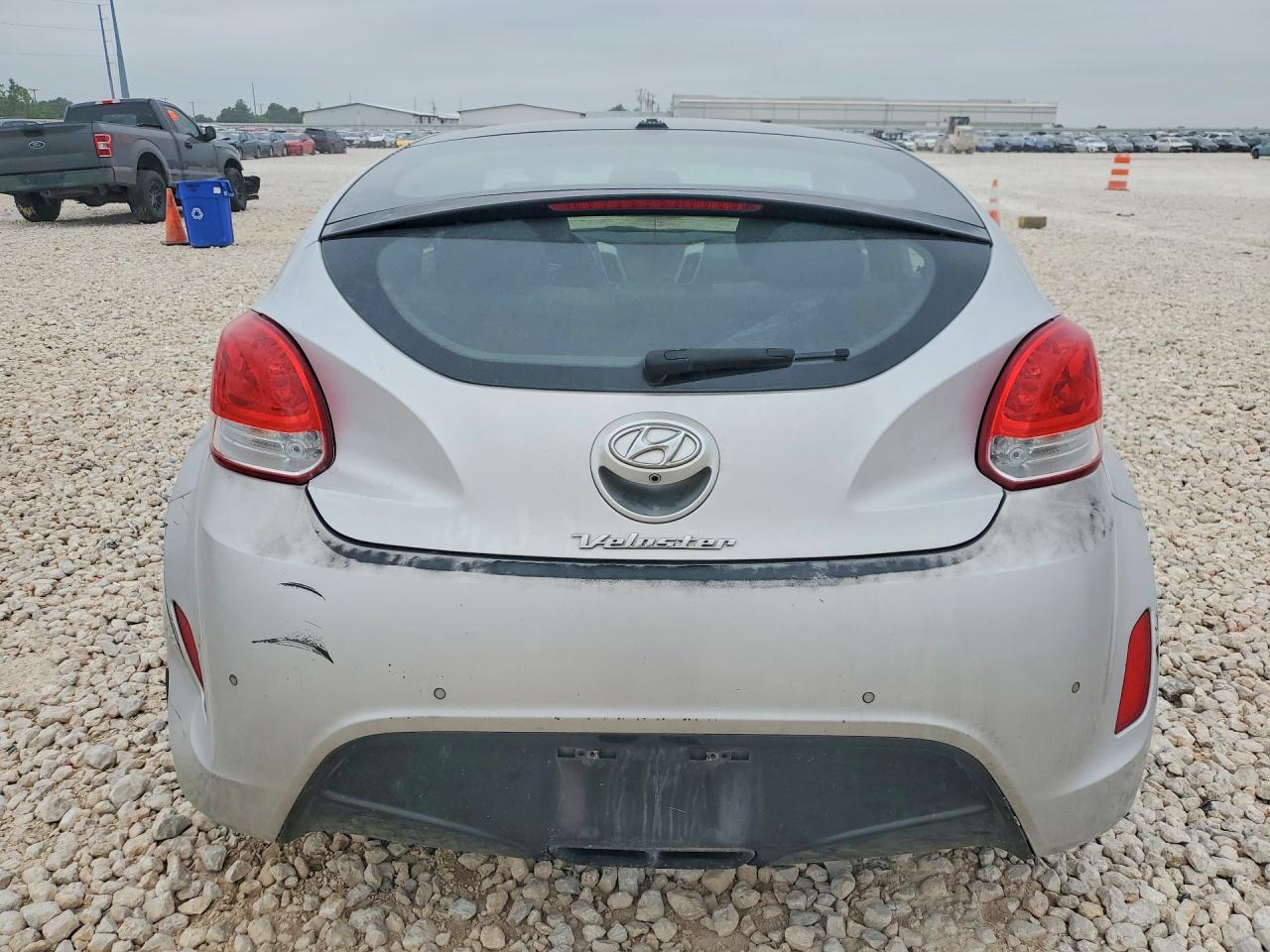 Hyundai VELOSTER Base