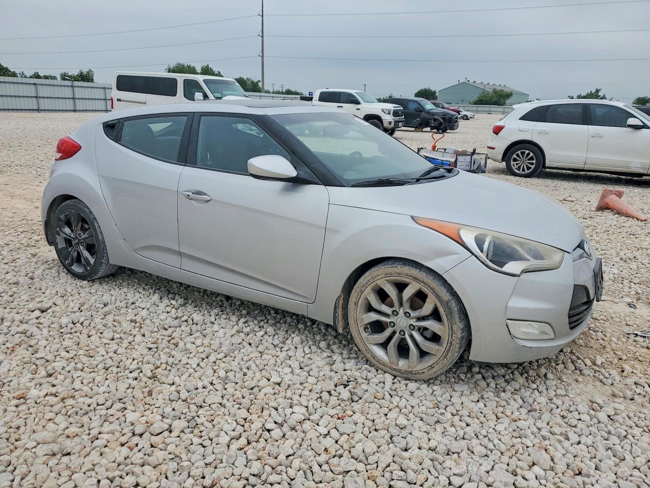Hyundai VELOSTER Base