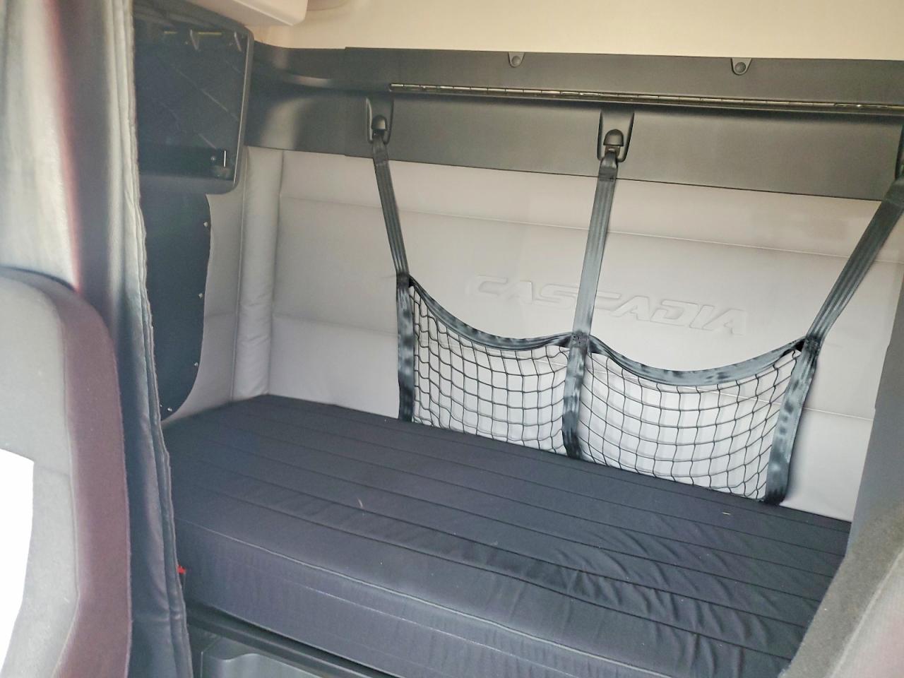Freightliner Cascadia 126