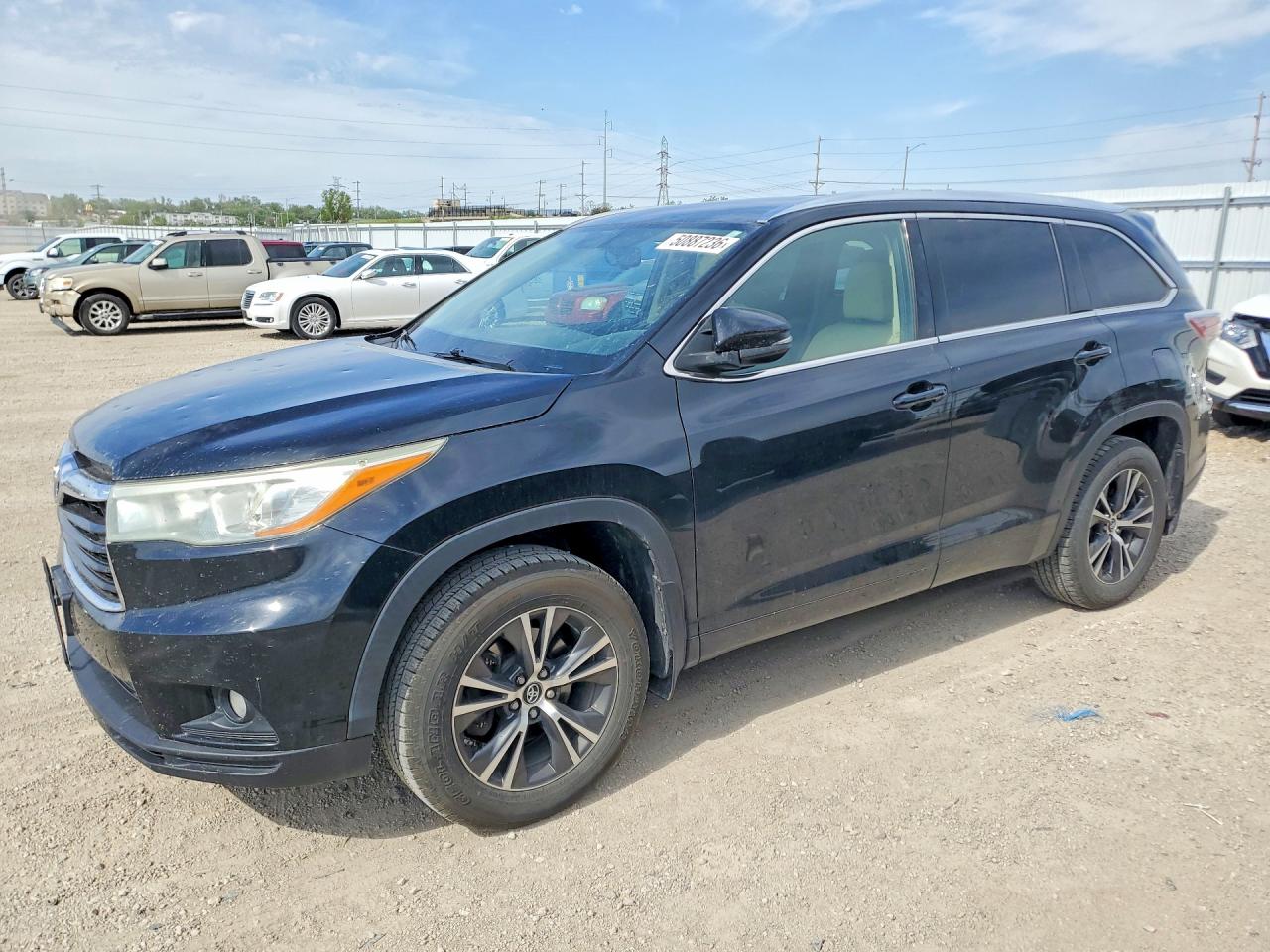 Salvage Toyota Highlander Image
