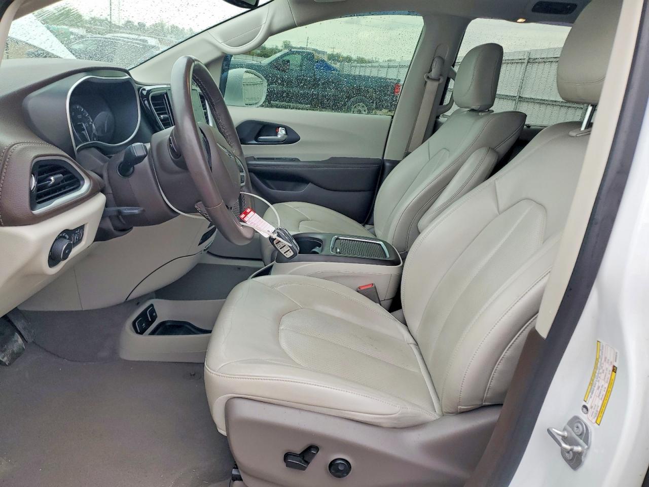 Chrysler Pacifica Touring L
