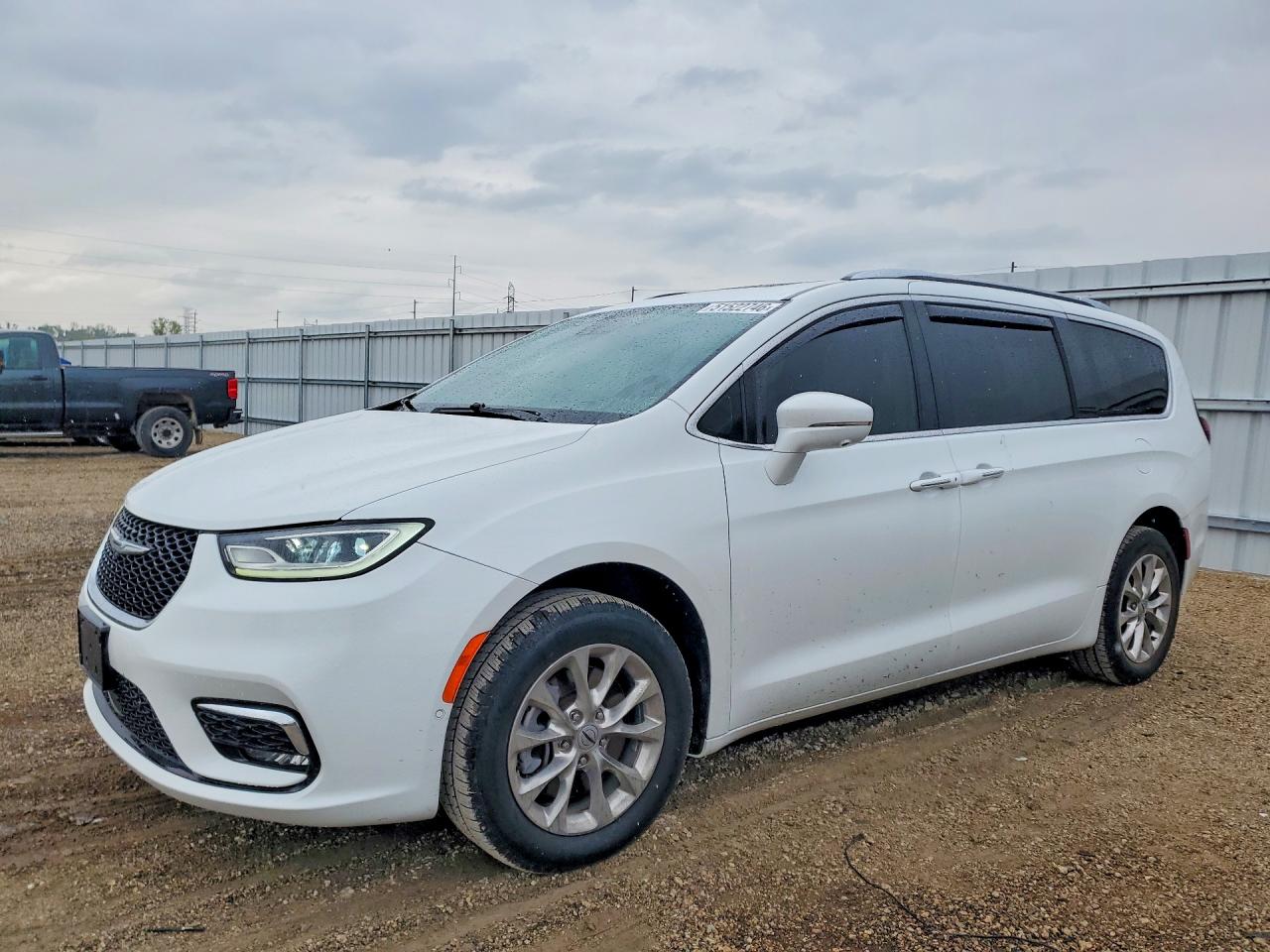 Salvage Chrysler Pacifica Image
